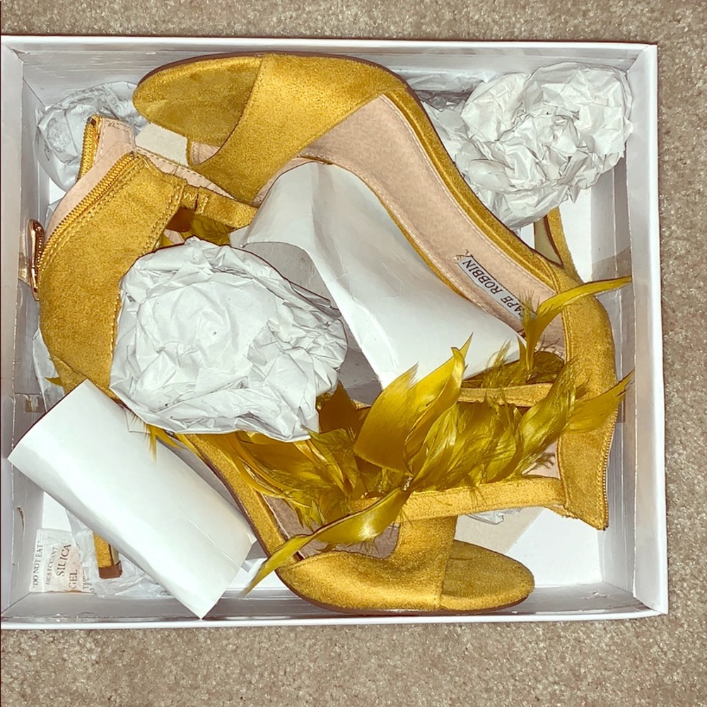 Mustard feather sandals